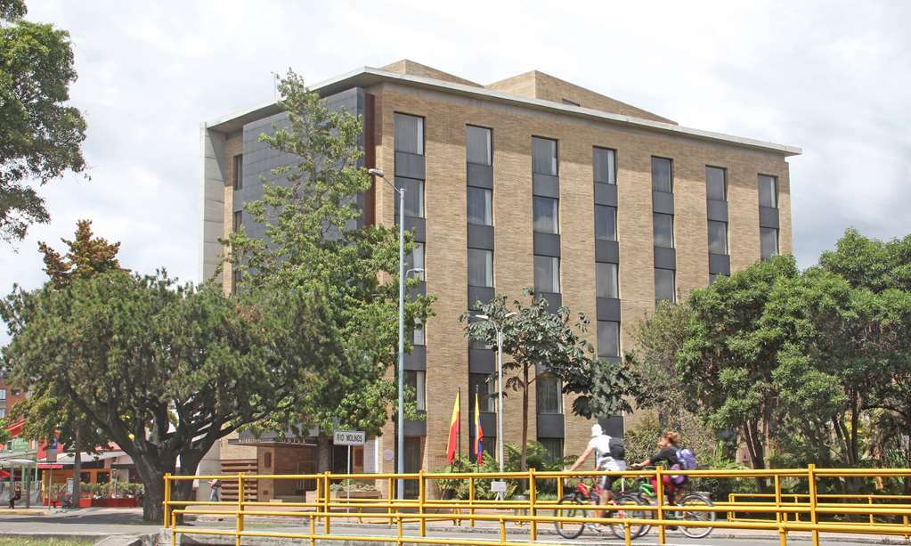 โรงแรมมอริสัน 114 โบโกตา ภายนอก รูปภาพ Embassy of Spain in Bogotá